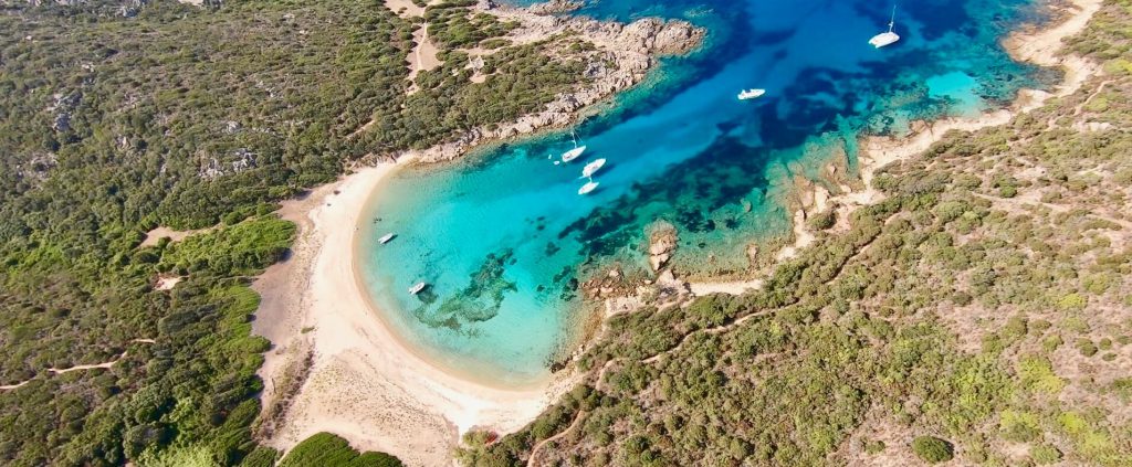 Vacances en Corse : les lieux et randonnées incontournables !