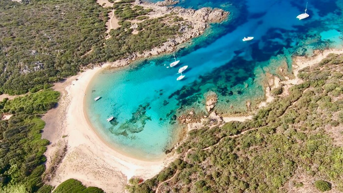 Vacances en Corse : les lieux et randonnées incontournables !
