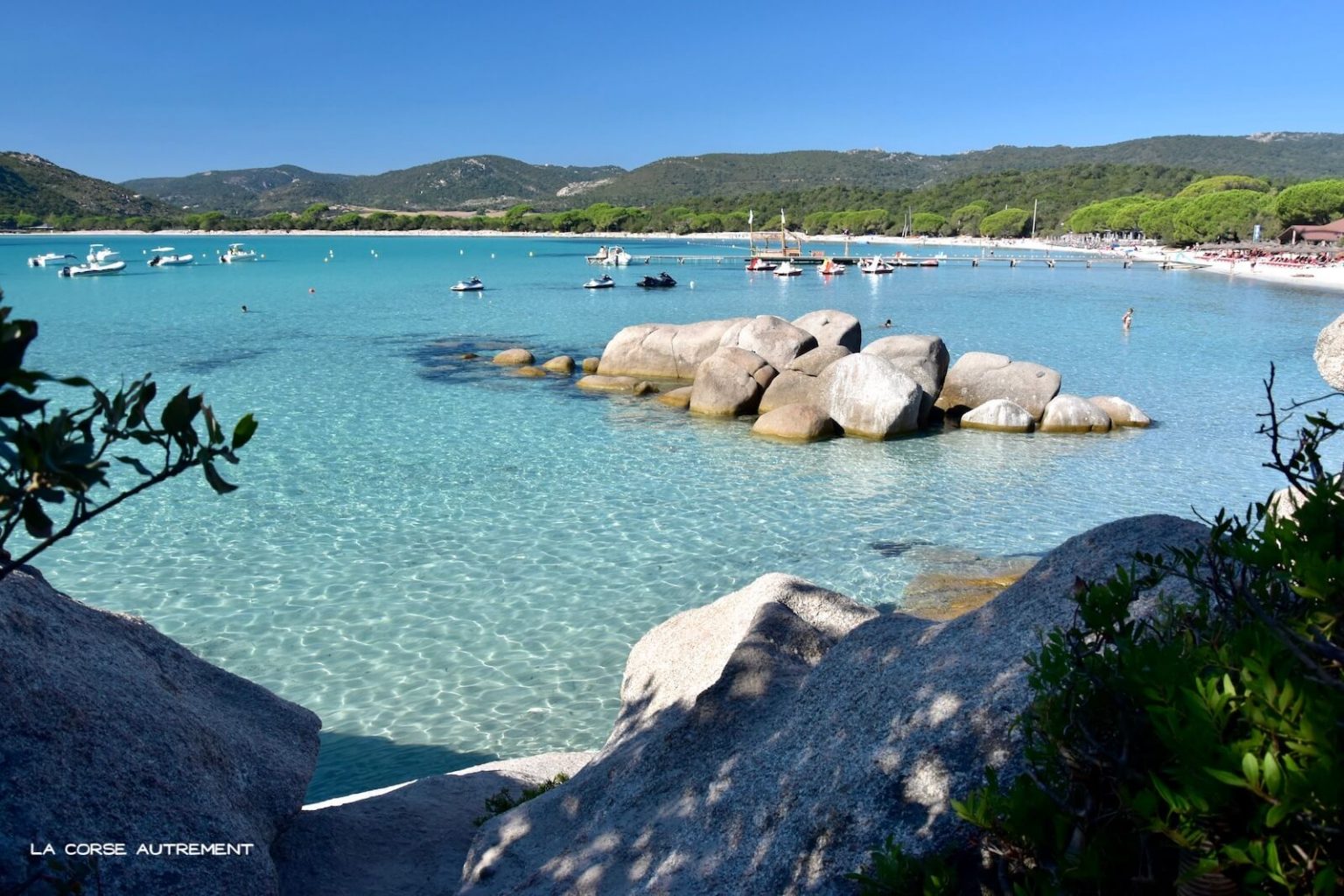 La plage de Santa Giulia en Corse du Sud > La Corse Autrement La plage de Santa Giulia en Corse du Sud > La Corse Autrement