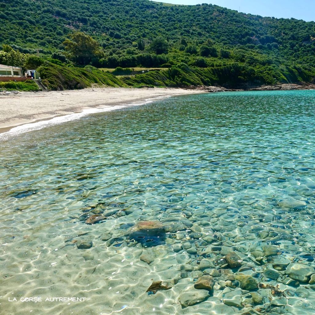 La plage paradisiaque de Menasina en Corse