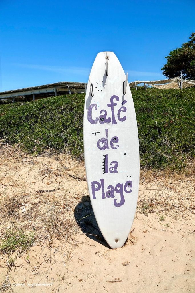Le café de la plage à Arone, Corse