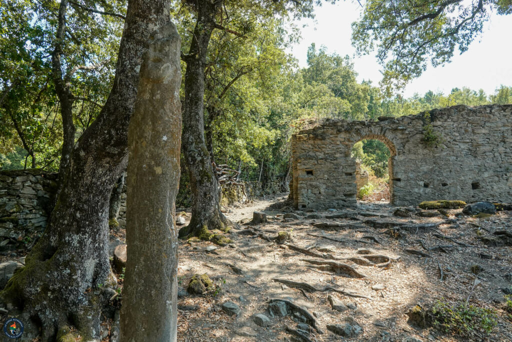 Menhir Petra Frigiata et la Chapelle Santa Maria