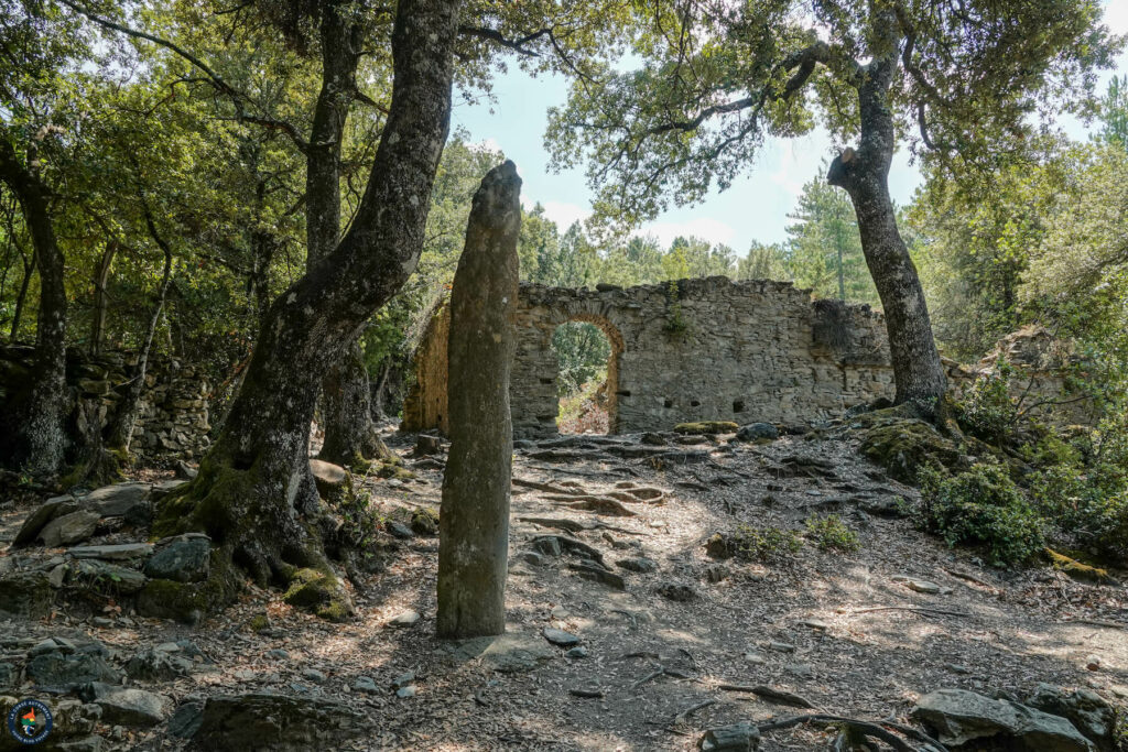 Menhir Petra Frigiata et la Chapelle Santa Maria