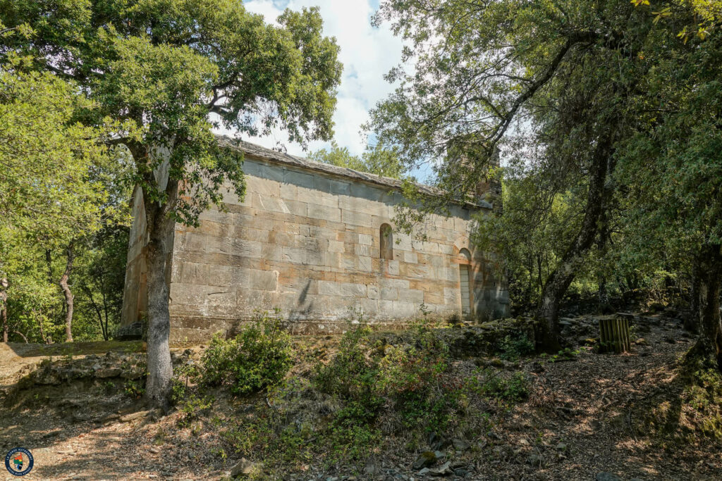 Menhir Petra Frigiata et la Chapelle Santa Maria