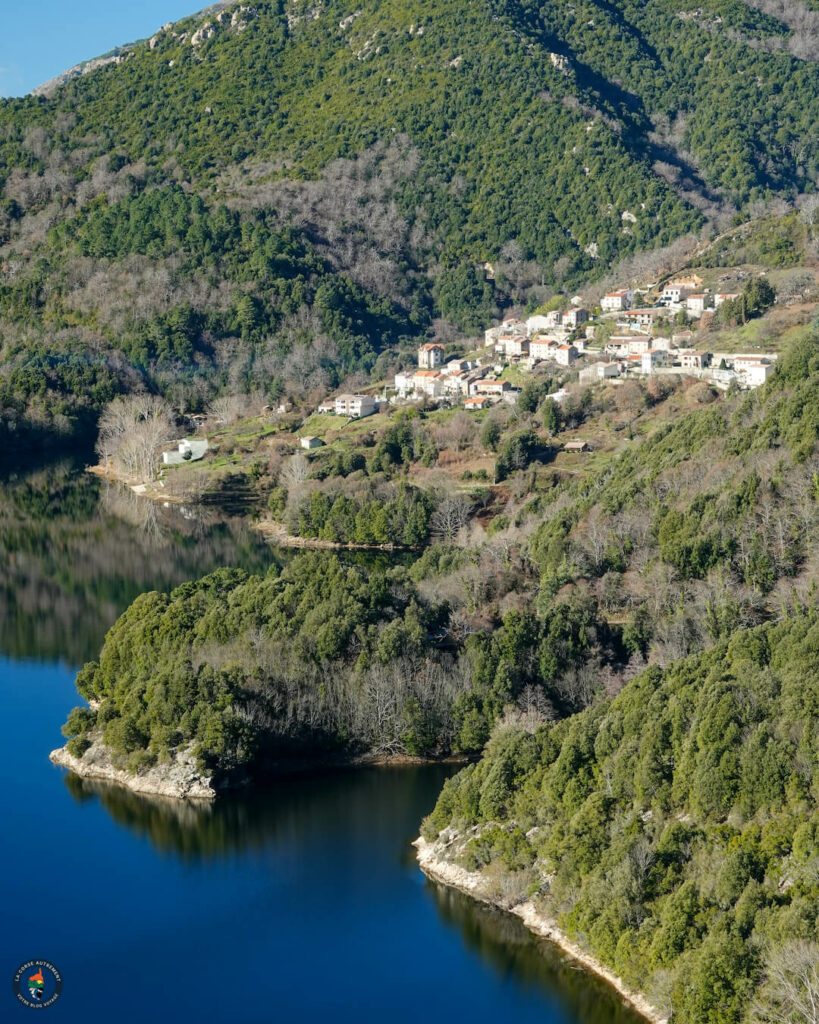 Le lac de Tolla. La boucle des gorges du Prunelli.