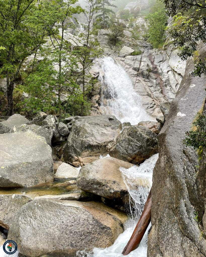 La cascade de l'Ortala. La boucle des gorges du Prunelli.