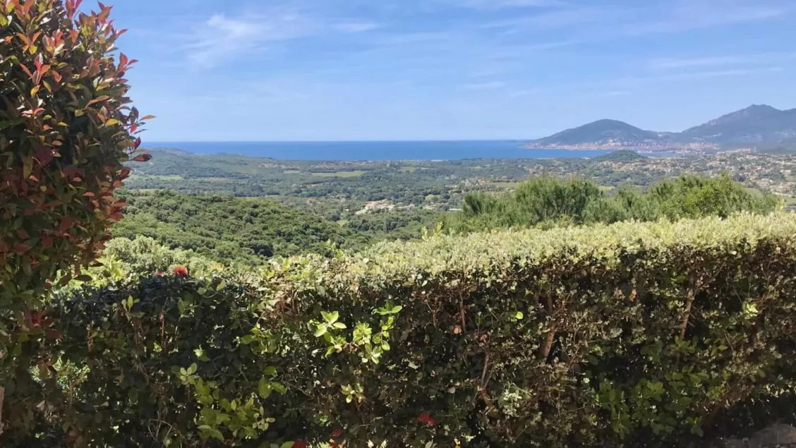 Gîtes Ugliastru : Locations de vacances avec piscine
