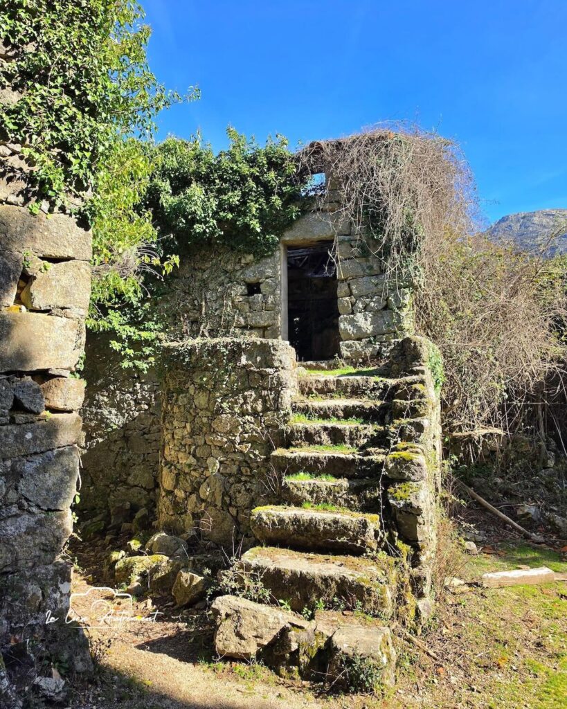 Tassu village abandonné