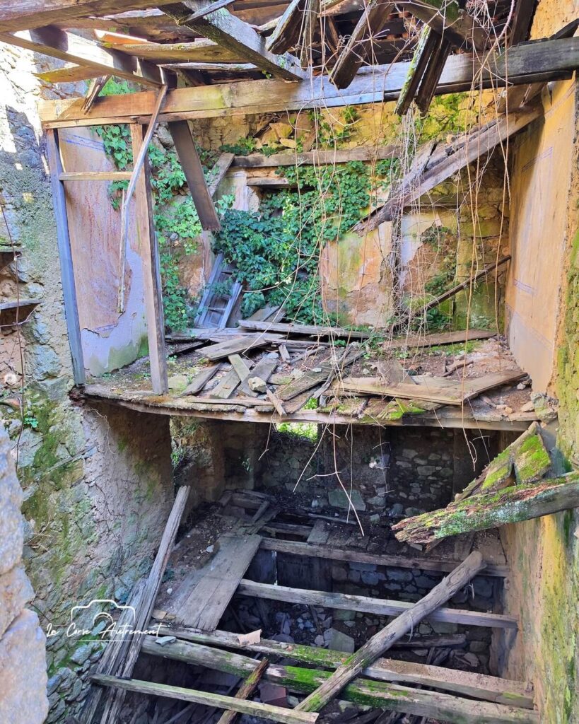 Tassu village abandonné