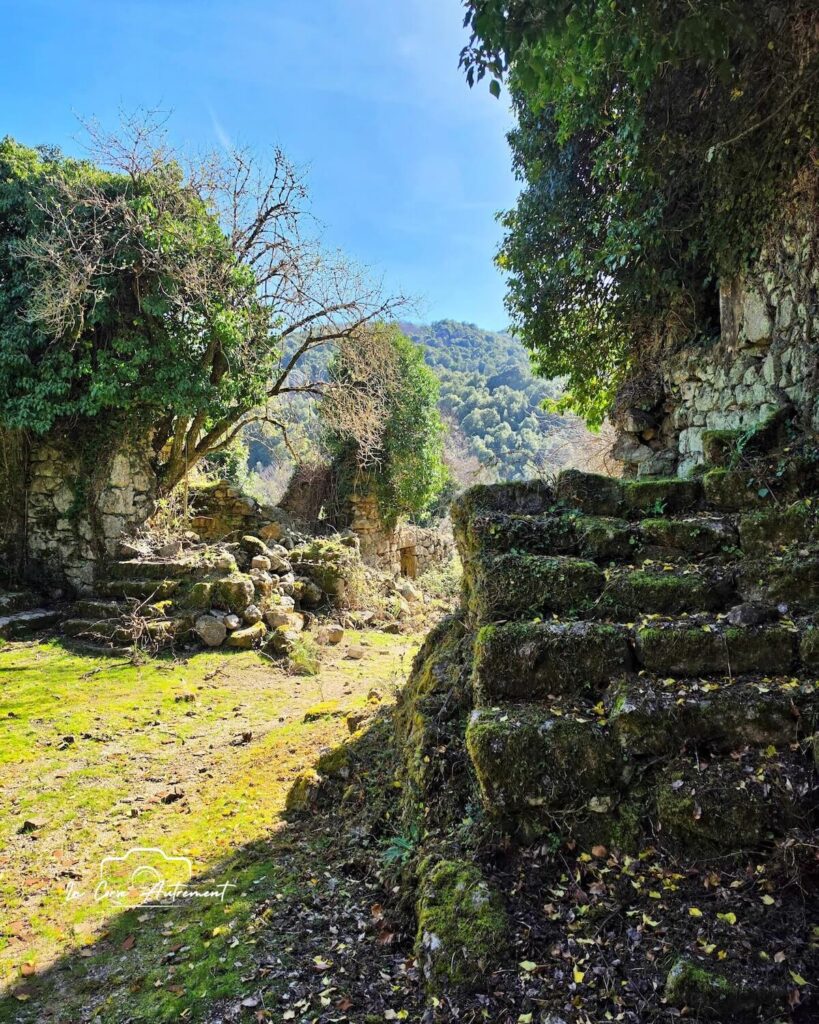 Tassu village abandonné