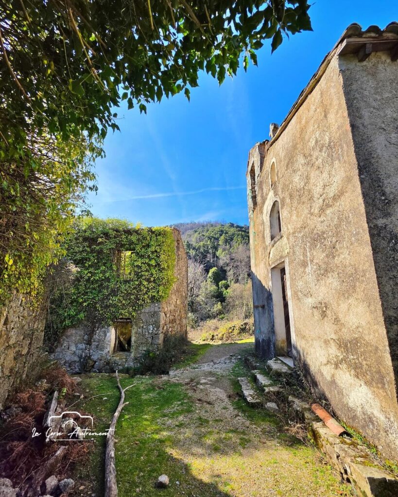 Tassu village abandonné